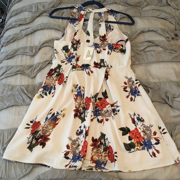 Summer dress - Picture 2 of 3